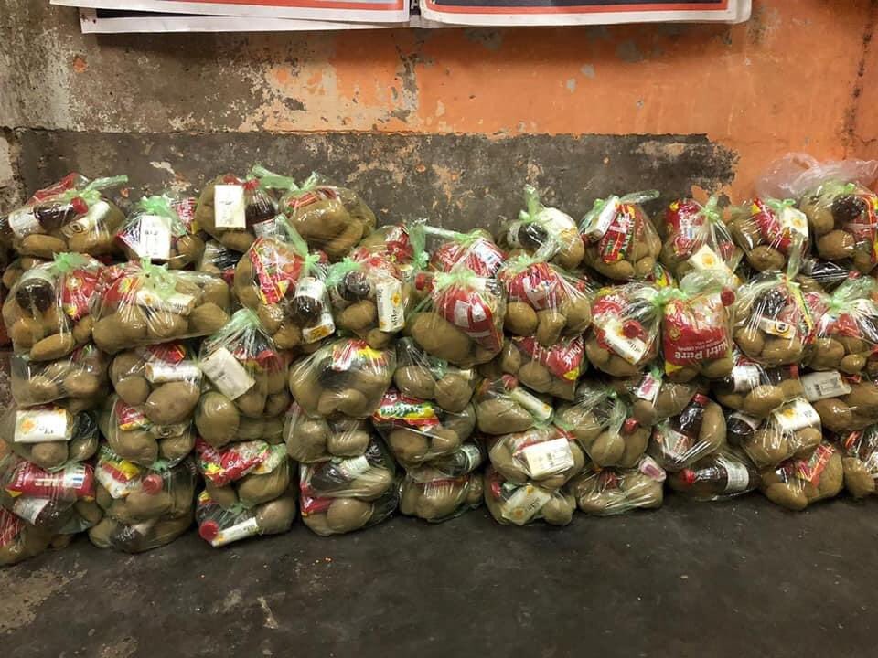 mishrakaushal68's tweet image. Today 100 #Essential_Food_Packets like 3kg Rice,500gm Dal, 1kg Potato, 100gm Soyabean and 1pic Soap ready for distribution to support the needy families affected by lockdown period dURING #COVID19 at kmc ward no 69 Ballygunge, South kolkata..#FeedTheNeedy#Food4All #Help4All