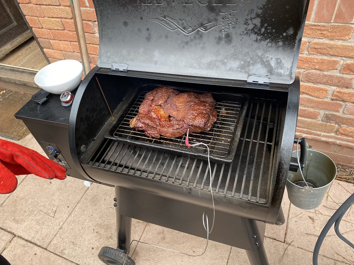 ncbrandrick's tweet photo. Just some burgers and bacon today, so putting some old brisket and beef rib photos up! #TraegerDay #uktraeger @TraegerGrills https://t.co/WKNUfO6oYT