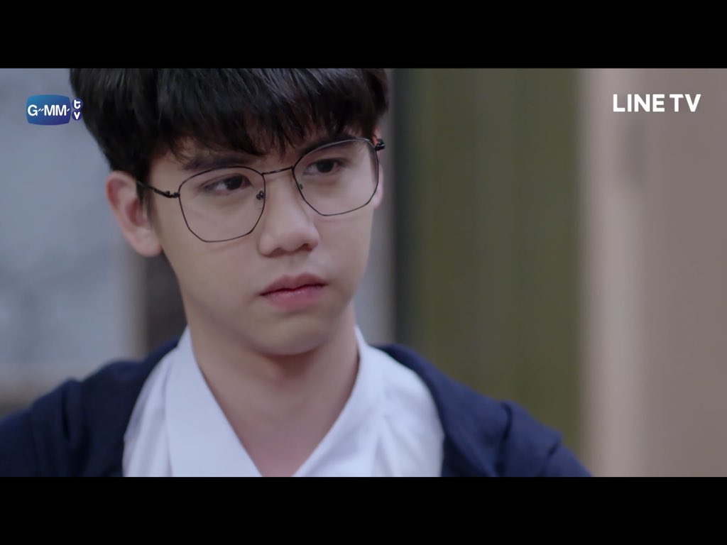 LooneysToonZz's tweet photo. พีทคือสะท้อนสังคมอยู่นะ เด็กที่เดินตามพ่อแม่ขีดเส้นให้อย่างเดียว จนไม่รู้ว่าตัวเองต้องการอะไร วันๆเอาแต่เรียน ติว นอนตี2 ตื่นตี4 ไม่มีเวลาไปค้นหาตัวเอง จริงๆการที่พ่อแม่วางอนาคตไว้ให้มันก็ดี แต่มันน่าจะต้องมีพื้นที่ให้เจ้าตัวบ้าง อยากรู้เหมือนกันว่าตัวนี้จะจบยังไง #WhoAreYouEP5 https://t.co/yJ9rCGopf0