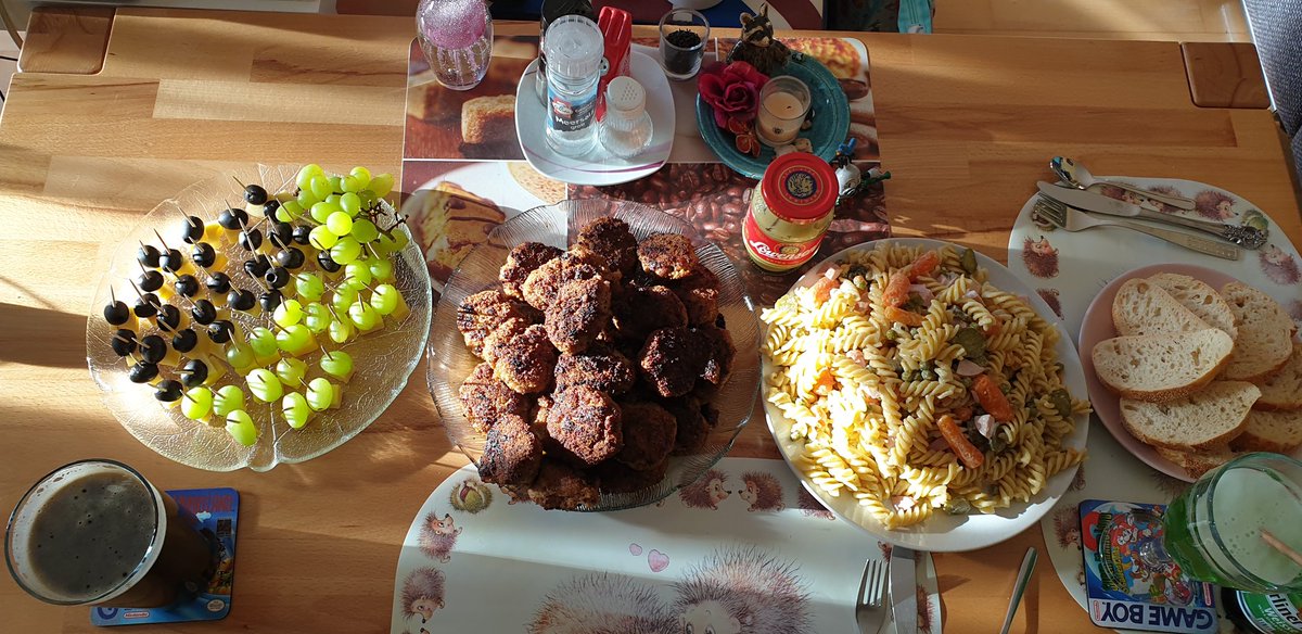 KaneOF's tweet photo. Party traditionell #Eurovision https://t.co/43nQnRy5sS