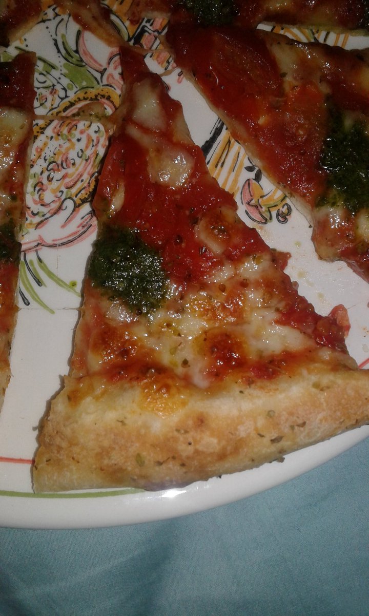 Nach dem suboptimalen Start konnten wir den Tag mit zwei Siegen, einem Unentschieden und zwei Niederlagen noch ausgeglichen beenden. Jetzt noch ne Pizza zu Stärkung und dann auf zur Party! #Goldstrand12