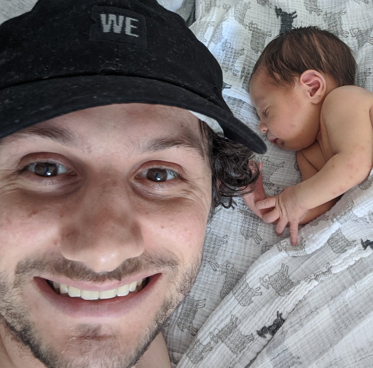 maxmillien's tweet photo. Day 62.

Pat leave mode activated. 💯

Seemed like the right day to finally wear my @WEMovement 🧢. ☺

#QuarantineCapChallenge
#LockdownLids https://t.co/xfFM4lLgdw