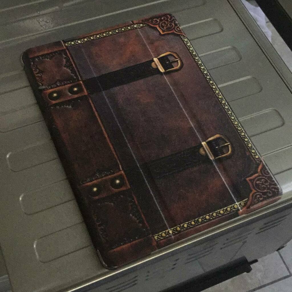 hannibaltabu's tweet photo. No more do I have a mere #iPad Air 2. Now? It is my GRIMOIRE! #newcasewhodis #ios #inexorable https://t.co/KCH6ZWk6e9 https://t.co/bGf2UHphNz