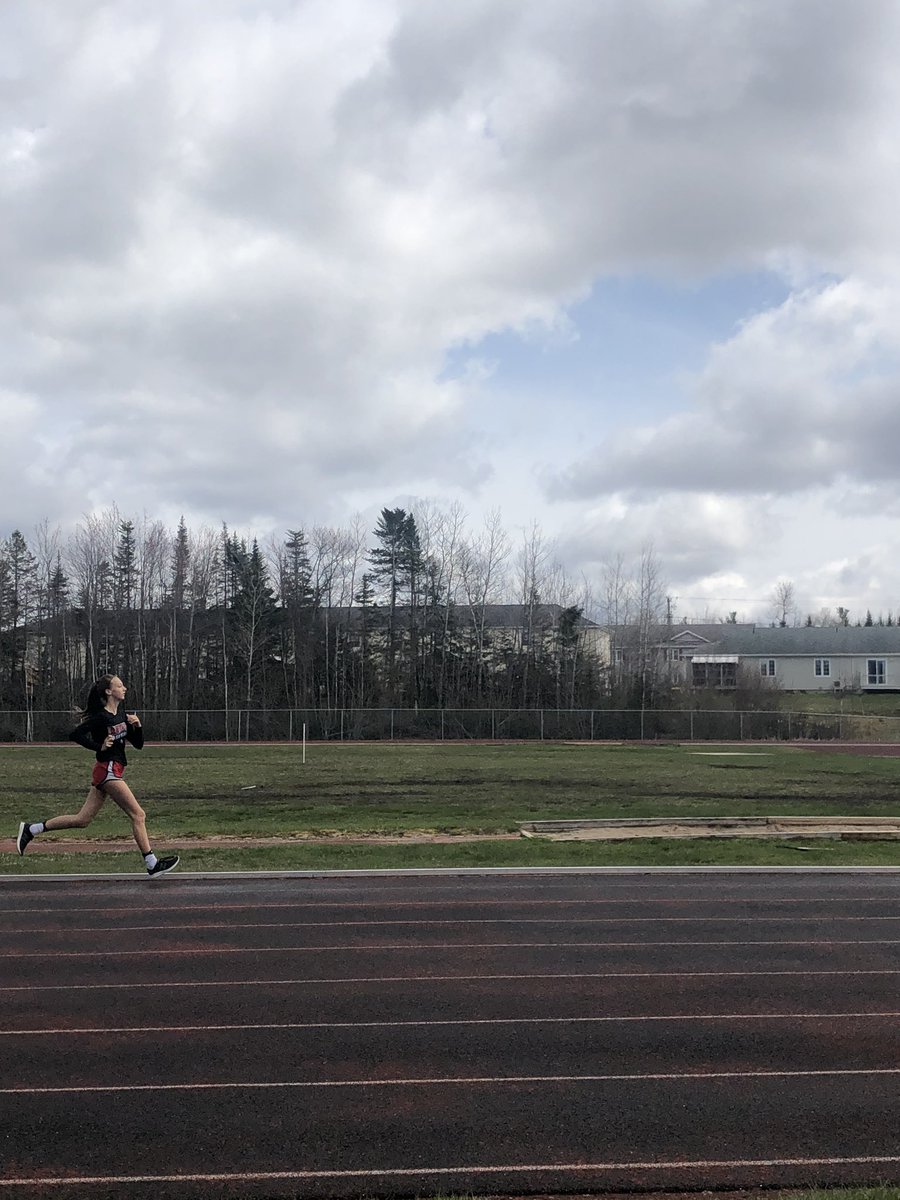 Lana_Hansen's tweet photo. Little H (grade 10) did 3k @BNMarathon virtual in 14.02. She’s been training with her coach since April but first time ever on a track today. New to running but had hoped to compete 3000M with RHS track. Runs 6 days a week up to 60 minutes each. #ProudMom https://t.co/eAsQbv20MJ