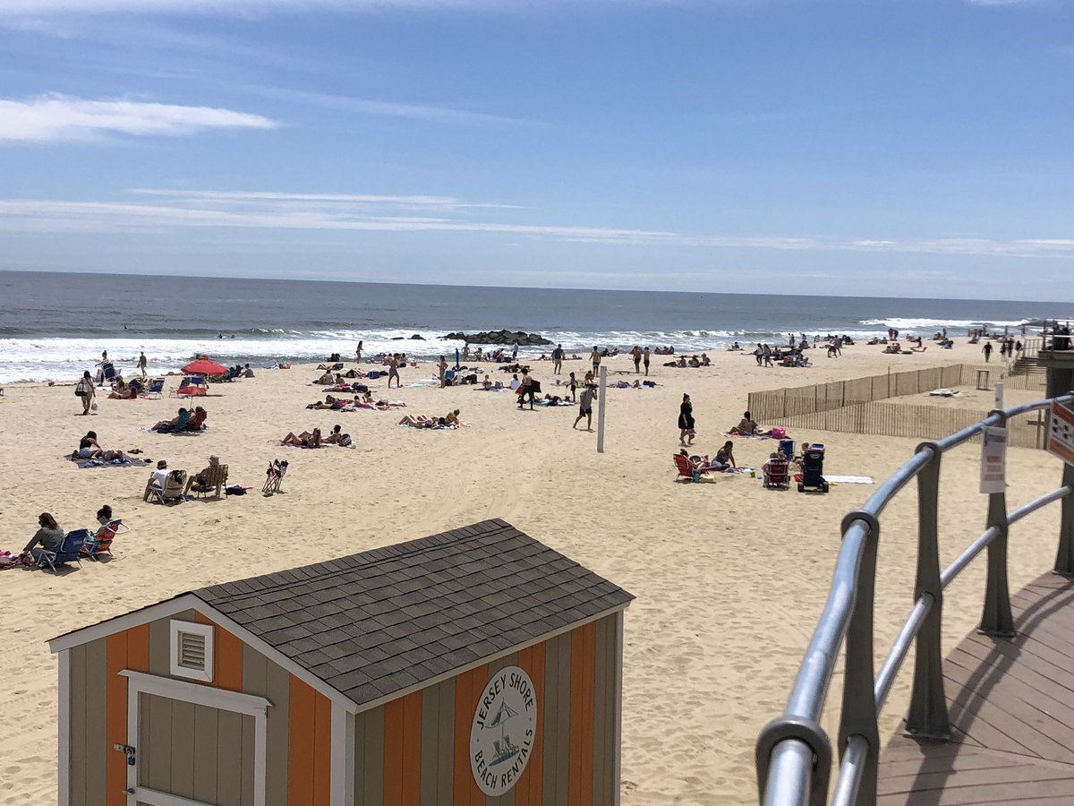 declanoscanlon's tweet photo. So, if you’re dishonest, and want to make the beach look like a disaster, you’d take the first photo looking across hundreds of yards. If you’re honest, you’d show the others...same stretch, from above. #werenotidiots https://t.co/lh4oQo64aO
