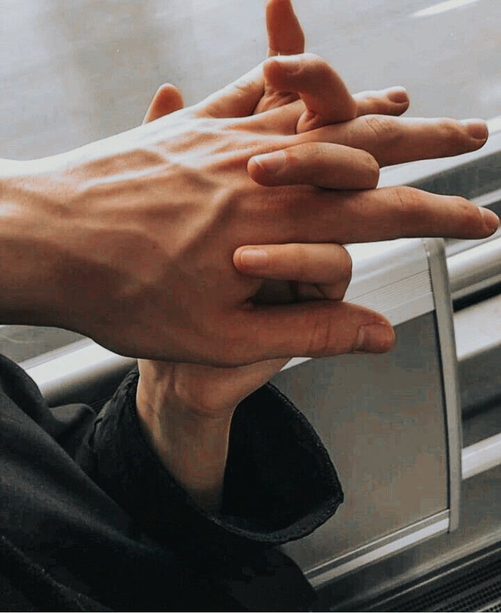rafefode's tweet photo. 📦✨ ʙᴏxᴇᴅ sᴏᴜᴠᴇɴɪʀs — jiɑrɑ ɑu

Onde JJ recebe uma caixa de cartas de Kiara. Ele só não esperava que elas contassem todos os detalhes da sua turbulenta, confusa, apaixonante e infinita história de amor.

 ༶ ❂ ♡ τσ sατυrท αท∂ вαcк. αℓωαys. ♡ ❂ ༶ https://t.co/DiDtRVvM55