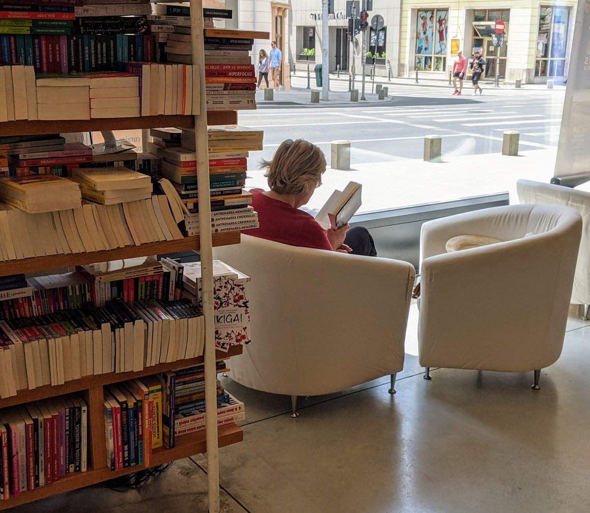 Editura Humanitas tweet media