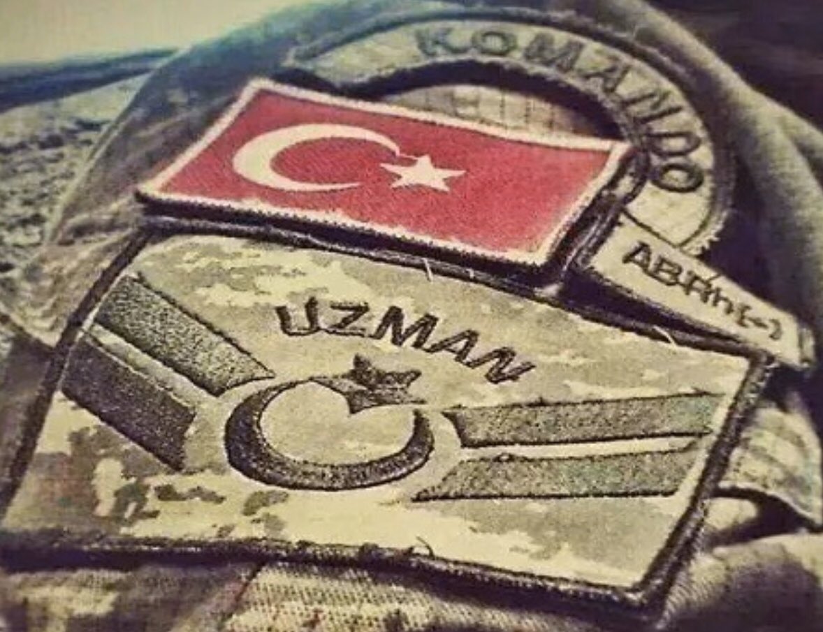 Candan geçen evladına son kez sarılıp göreve giden
Vatanı namus bilip o inançla mücadele eden tek ve yegane rütbe Uzman Çavuşlardır
Ama hakları olmayan insanlardır Suriyeye giren
Dağlari titretenleriz 🇹🇷 <a href="/dbdevletbahceli/">Devlet Bahçeli</a> <a href="/suleymansoylu/">Süleyman Soylu</a>
<a href="/UlviYonter/">Dr.İzzet Ulvi YÖNTER</a>
@karabey38
#bizceuzmcvsakadro