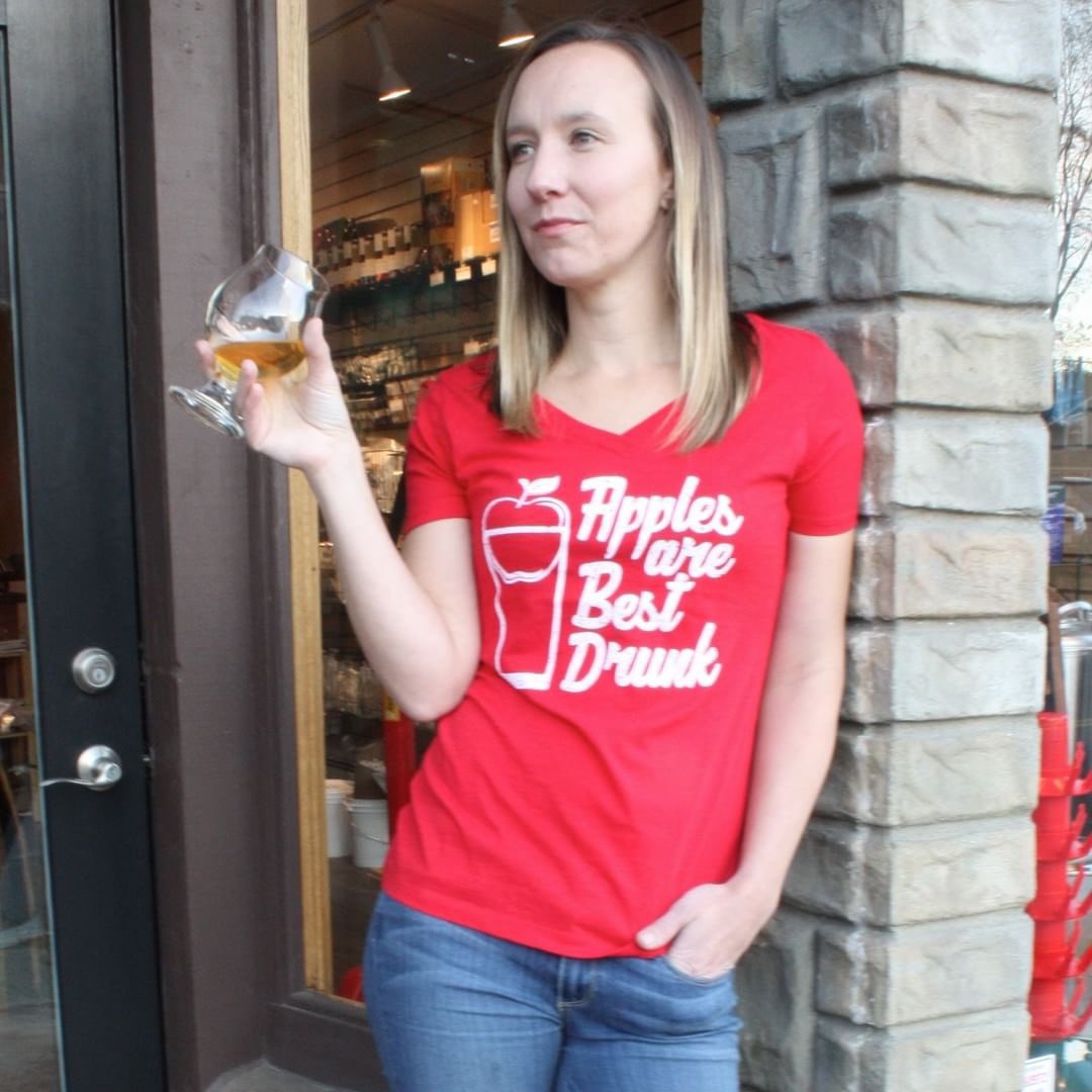 Apples are wonderful, especially after fermentation! Show your cider love in an Apples are Best Drunk t-shirt.

Shop here:
shop.beerology.beer/product/apples…