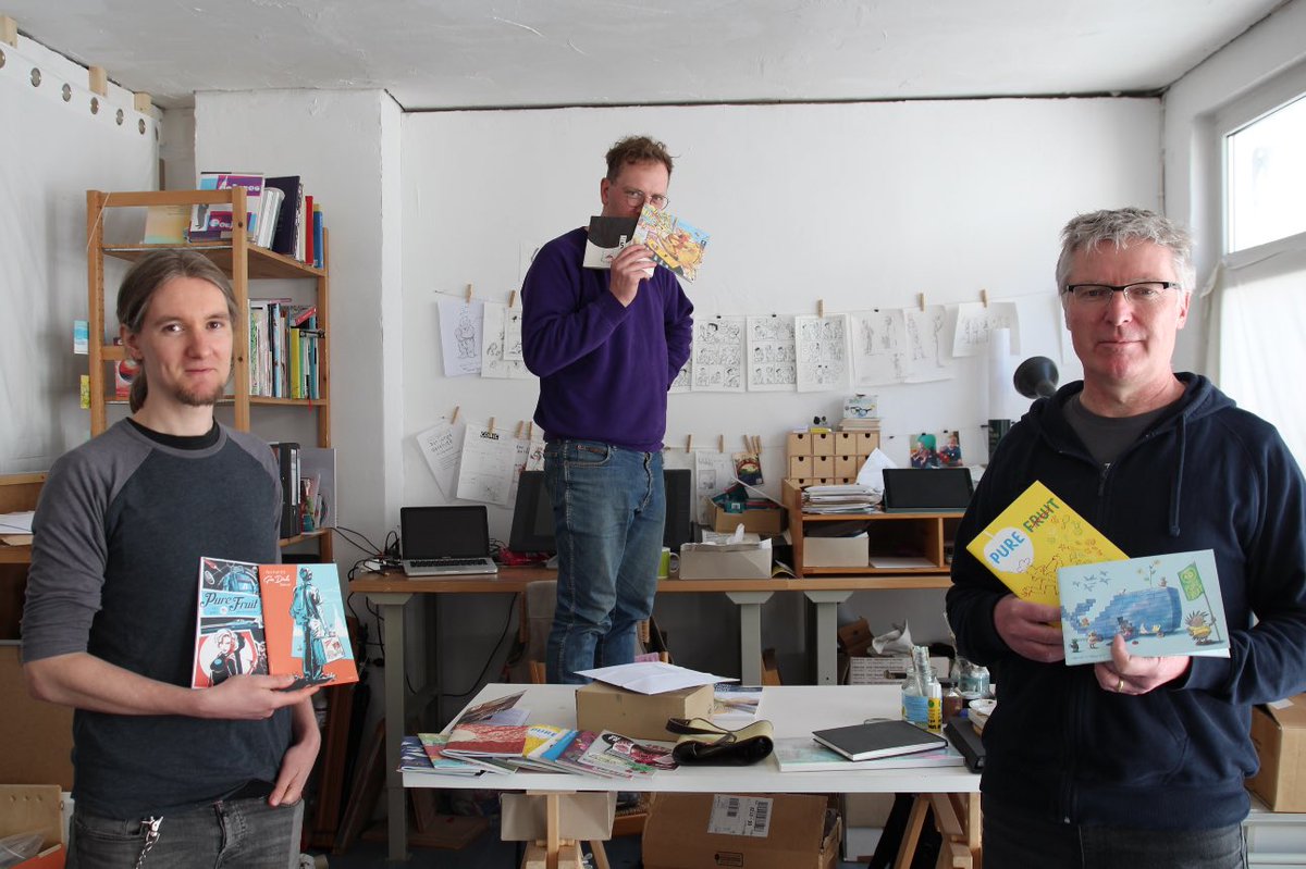 schulten_s's tweet photo. Zu Gast bei #purefruit in #kiel - so arbeiten Comic-Zeichner heute. #kunst #zeichnen #muthesius #kunsthochschule #kielerleben #werner #kultur #broesel #magazin #ausgaben #10jahre #Geburtstag https://t.co/boanSGTON4