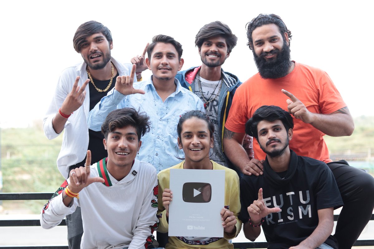 Pnkelaunde1's tweet photo. Enjoy with Silver play Button #pnkelaunde @aptamboli143 @DineshKhotani @PajjiGuru @Anand_giri5 #YouTube #YoutubeIndia https://t.co/qFi11hUbuP