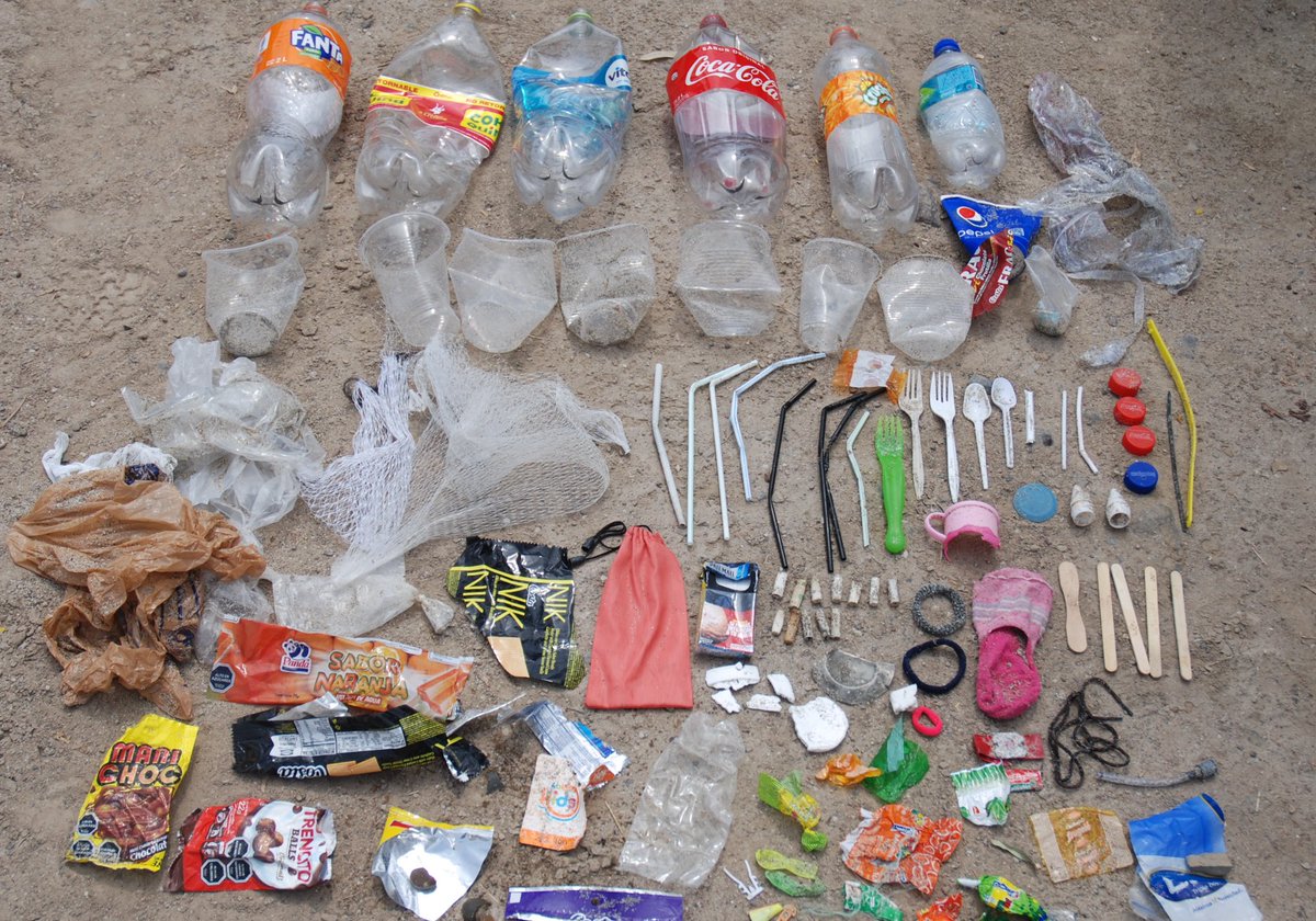 RawfoundationUK's tweet photo. Hey @CocaCola @PepsiCo @KeurigPepper almost zero infrastructure at #Antofagasta to cope with your modern #plastic #pollution 
💦🌎
What’s your plan to #endplasticpollution here? 
💦
#RawinSouthAmerica #Chile #ReturnToOffender @sascampaigns #reuserefill 
#breakfreefromplastic https://t.co/9Ar43EPkZZ