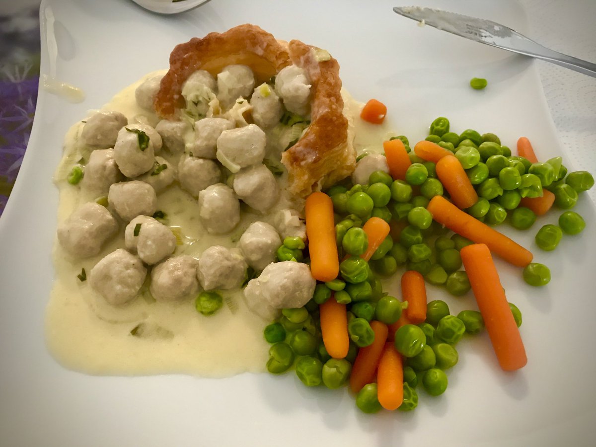 steschny's tweet photo. Selber kochen ist schon lässig! #Pastetli #KochenmitClaSte #enguete @claudia_aloi https://t.co/YuuVmeapVg