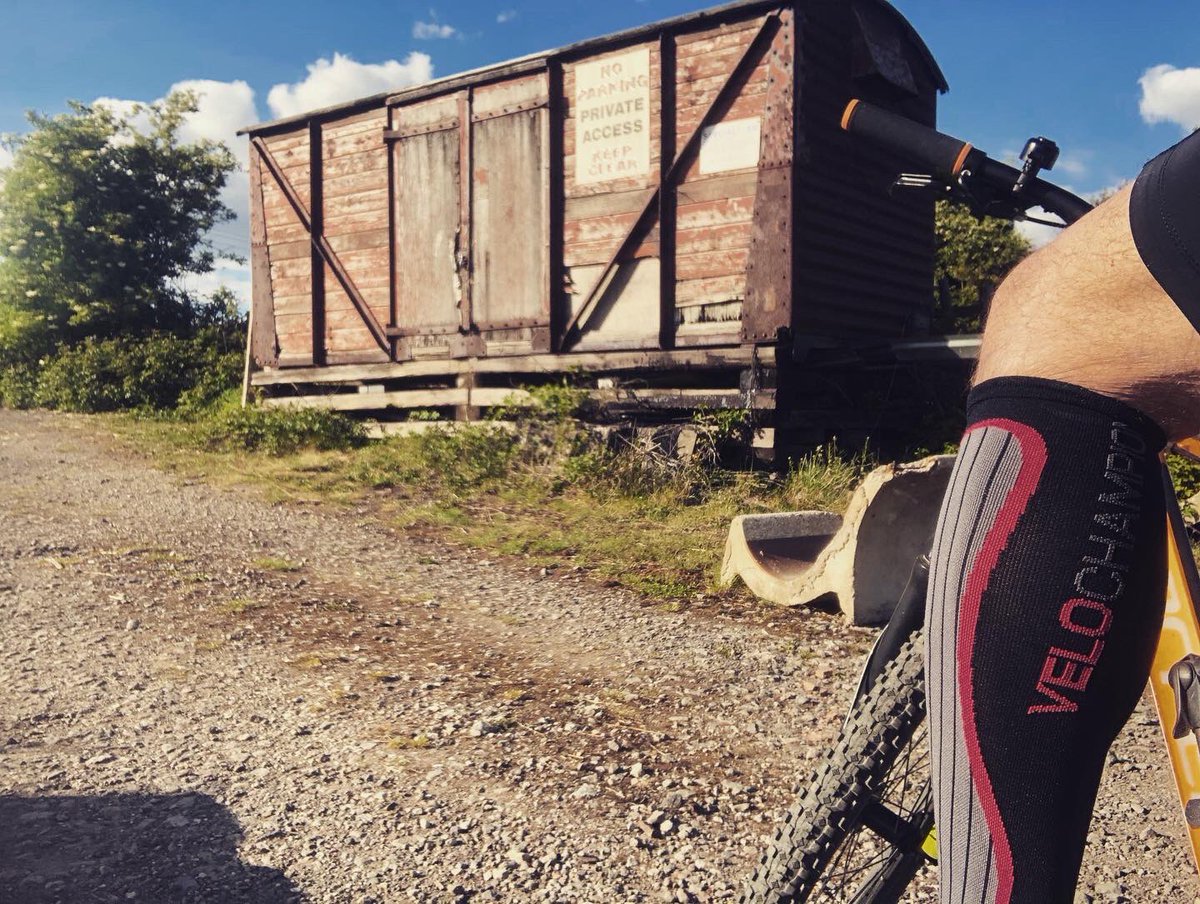 TGibiino's tweet photo. Isn’t it too nice to stay at home this evening? Go on then, another hilly little #mountainbike ride to check out some new #running routes. Maybe next time I’ll choose the path with less hills 🤦🏻‍♂️ #cycling #Nottingham https://t.co/YvAcfTCJUk