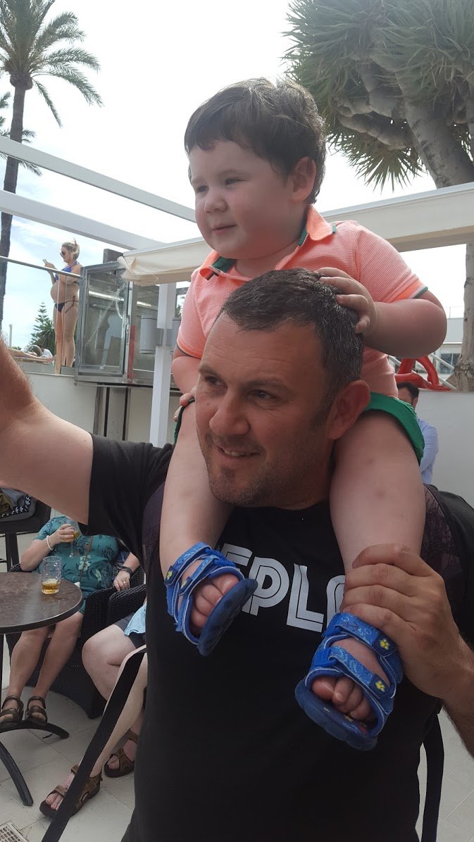 RoycesMummyZoe's tweet photo. #FamilyFlashBackMemories
Bryan has just sent me pics as goggle has just reminded him that this time last year @SolHouseCosta. We spent my birthday🎉 #poolpartys with Royce's pappy & granny. Fantastic hotel & #music This year it will be #lockdownlove #virtualbirthdayparty 30 ❤️ https://t.co/w8bJ3rtbwM