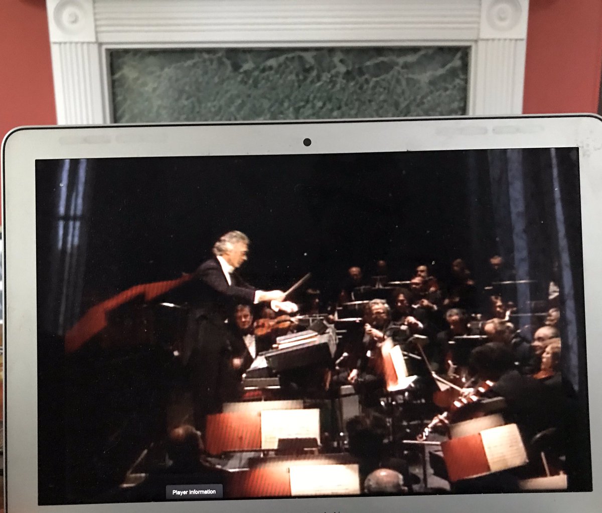 JulieGittoes's tweet image. #LockdownLeave This evening, in virtual NYC, I’ve poured a G&amp;amp;T and gone to The Met Opera: from 1982 it’s Donzietti - Lucia di Lammermoor - with Joan Sutherland @MetOpera #VirtualTour