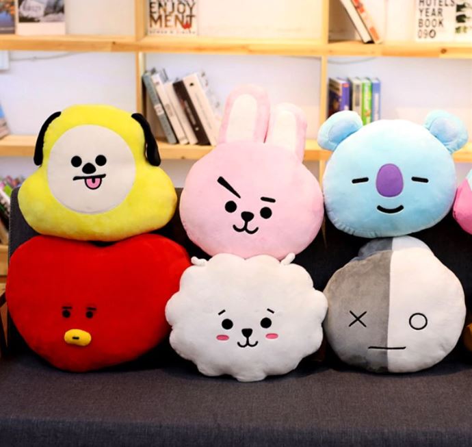 KpopGeneratio10's tweet photo. Venez découvrir nos peluches BT21 sur notre site.😍
💛💙💜
Voir les peluches ➡️ https://t.co/SsrE6iPLER

#BT21France #BTSFr https://t.co/FywliNVSnx
