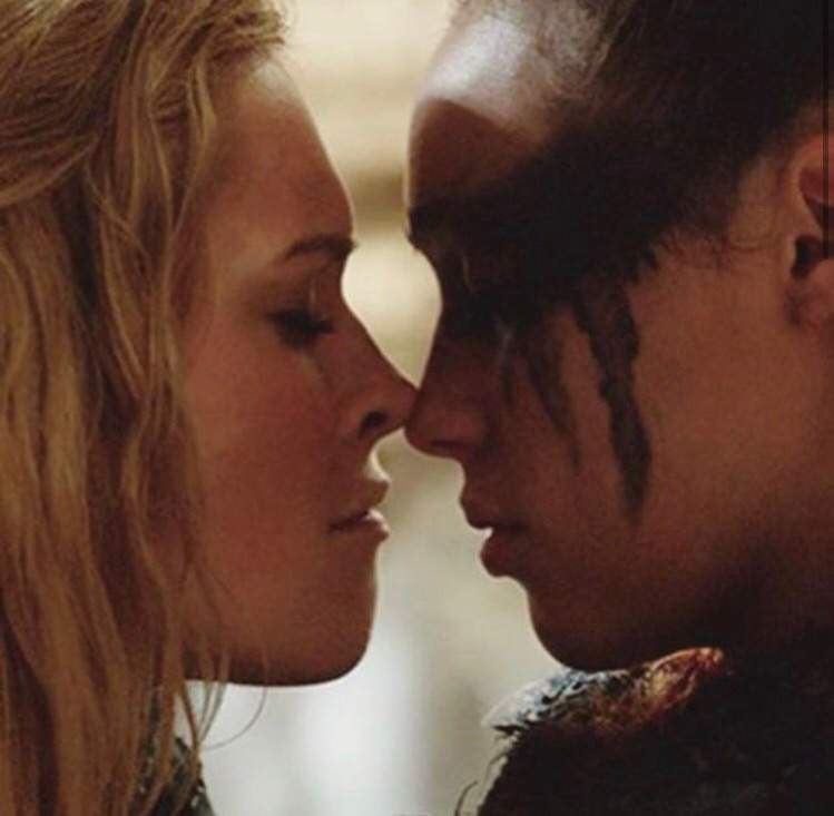 AbaevD's tweet photo. STAY CALM AND SHIP
#Clexa #Lexark #catradora #elsamaren https://t.co/fZD3qnRz5B