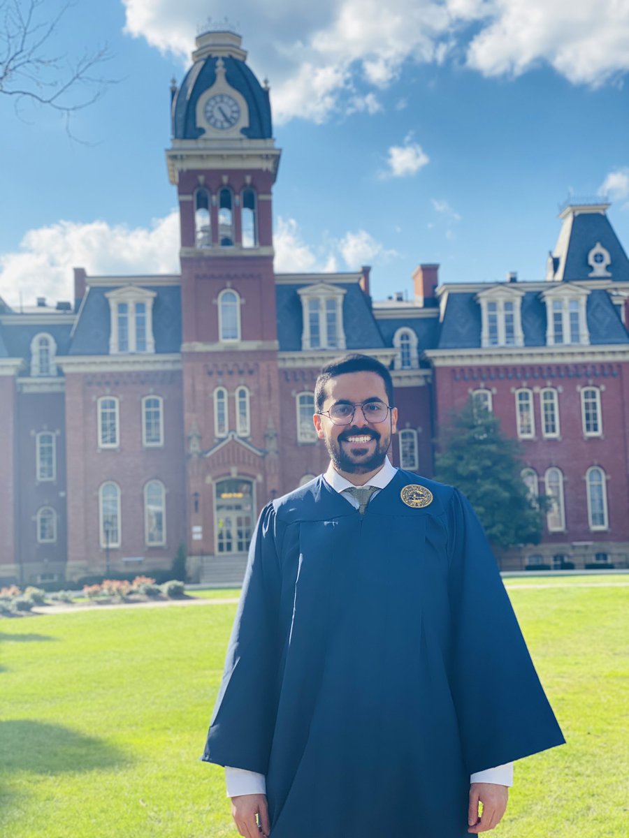 its_Abdullah97's tweet photo. وانتهى المشوار والآن نبدأ كتابة نجاح آخر✨🎓
Bachelor of science in Geology
Minor in Public Relations
#WVUgrad #WVU20 https://t.co/f1Y0LT9WON