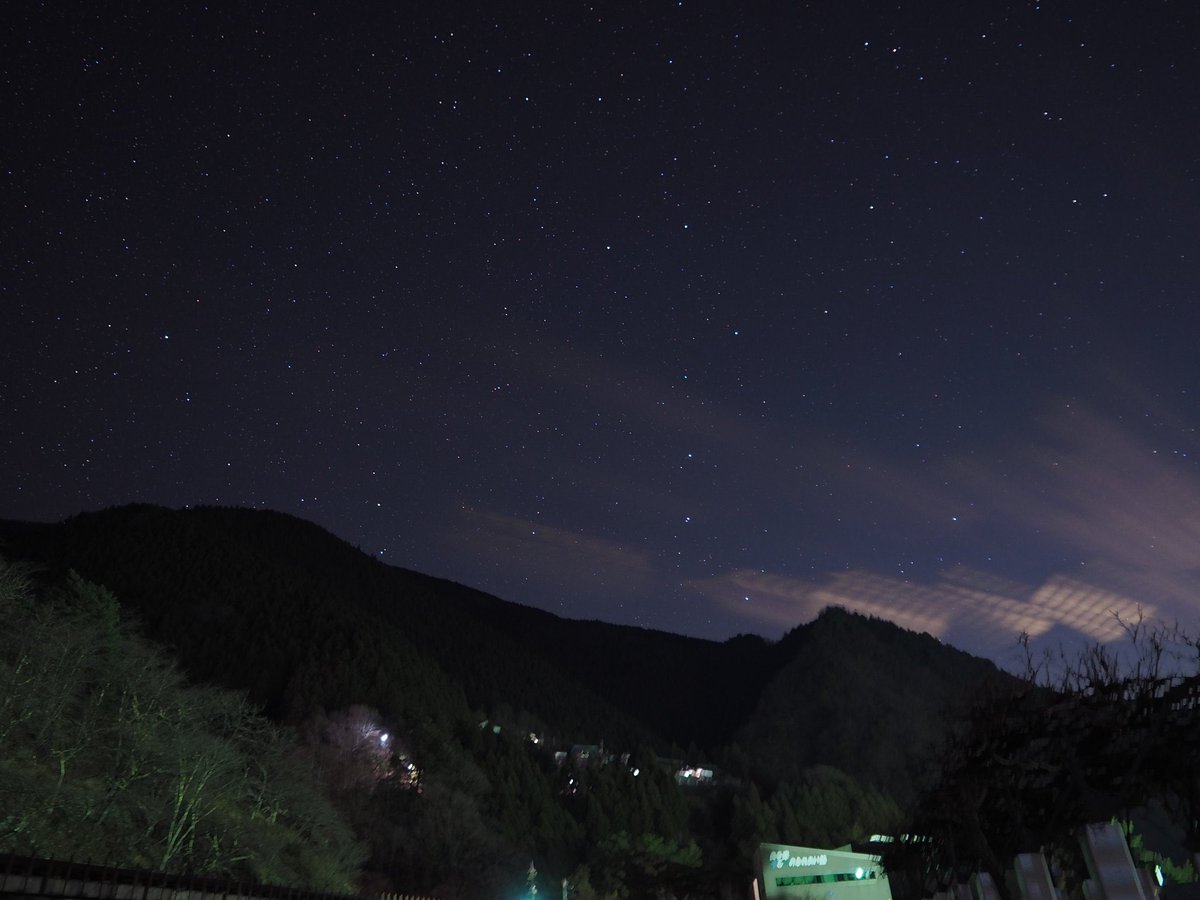 Jas בטוויטר 前にも載っけたけど ワイが撮った星空写真 In 奥多摩湖 撮る時 ここでは怖い体験もしたが とりあえず いつか満天の星空写真を撮るのが目標 でもワイの腕で 日本じゃ難しいかなー