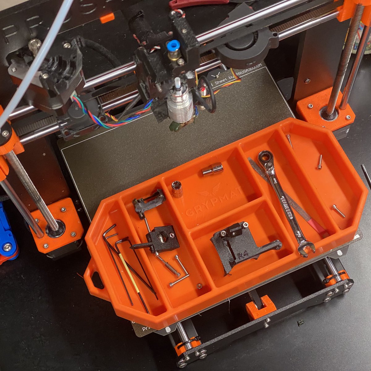 sneaks_hacks's tweet image. This is the 2nd time I’ve used my ⁦new ⁦@grypmat⁩ - I absolutely love this thing!  Perfect for taking apart and cleaning my extruder.  bit.ly/3dUfUpQ