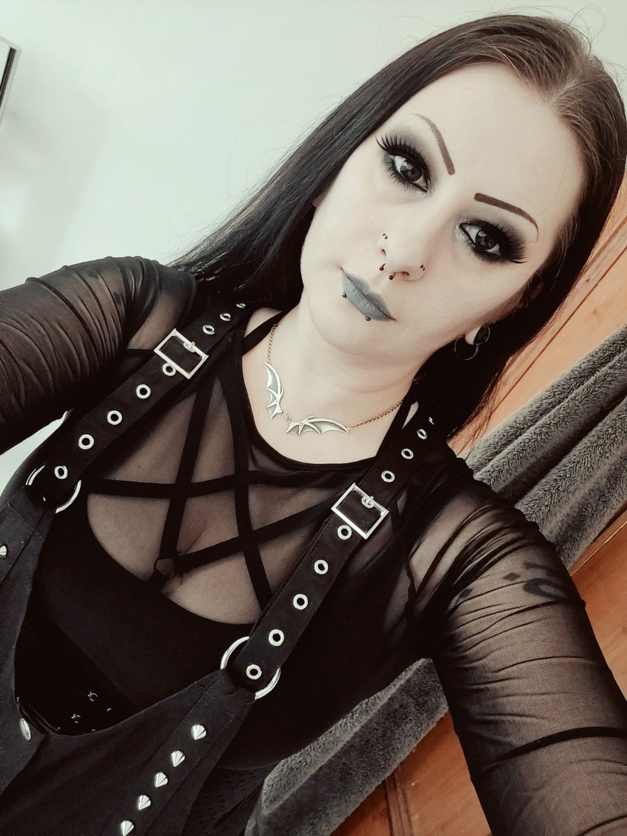 BaybeeBat's tweet photo. Time to party
#IsolationRave #Straftanz #TwitchParty @straftanz #GothGirls #RivetHead #CyberGoth https://t.co/fV8dpKDm2T https://t.co/yVvYINVyO0