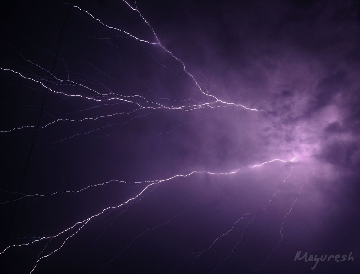 mayureshgp's tweet photo. Premonsoon Thunders
16 May 2020, Pune, India
#premonsoon #thunderstorm #nikonphotography #nikond750 #cloudphotography #Lightning https://t.co/NE9yRavCgI
