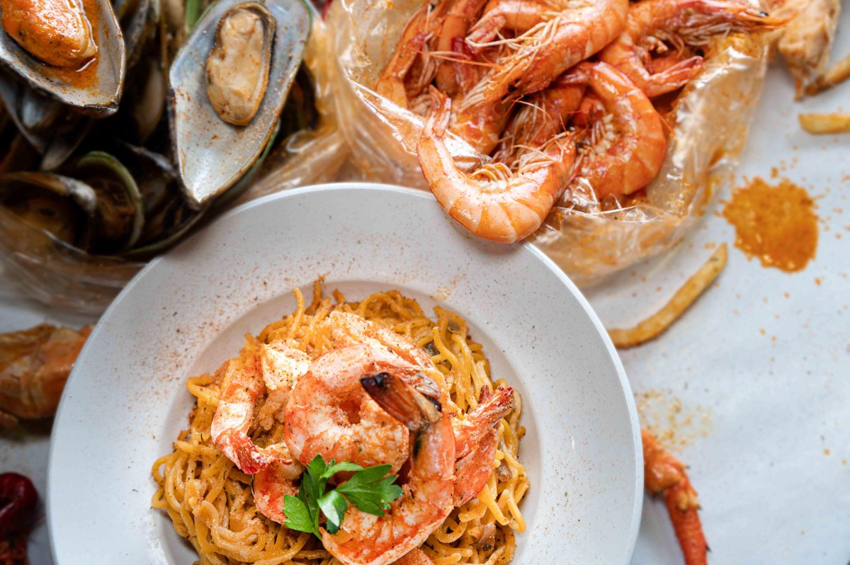 sacstation16's tweet photo. Pair your favorite seafood together like these Garlic Noodles and Shrimp!  "Seafood Your Way", our new menu option for whatever seafood combination you're craving. Available on Doordash for delivery or save 15% off your food order if placed through phone or walk-in. https://t.co/mFz2viwMq4