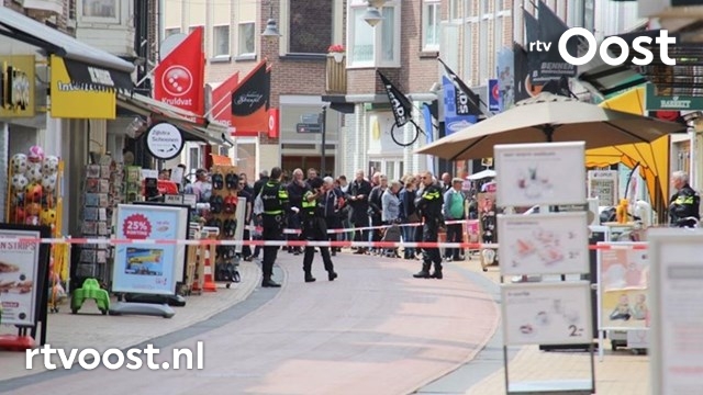 Arrestatieteam pakt man in Zwolle op die 's middags in Steenwijk werd gezocht. #rtvoost.