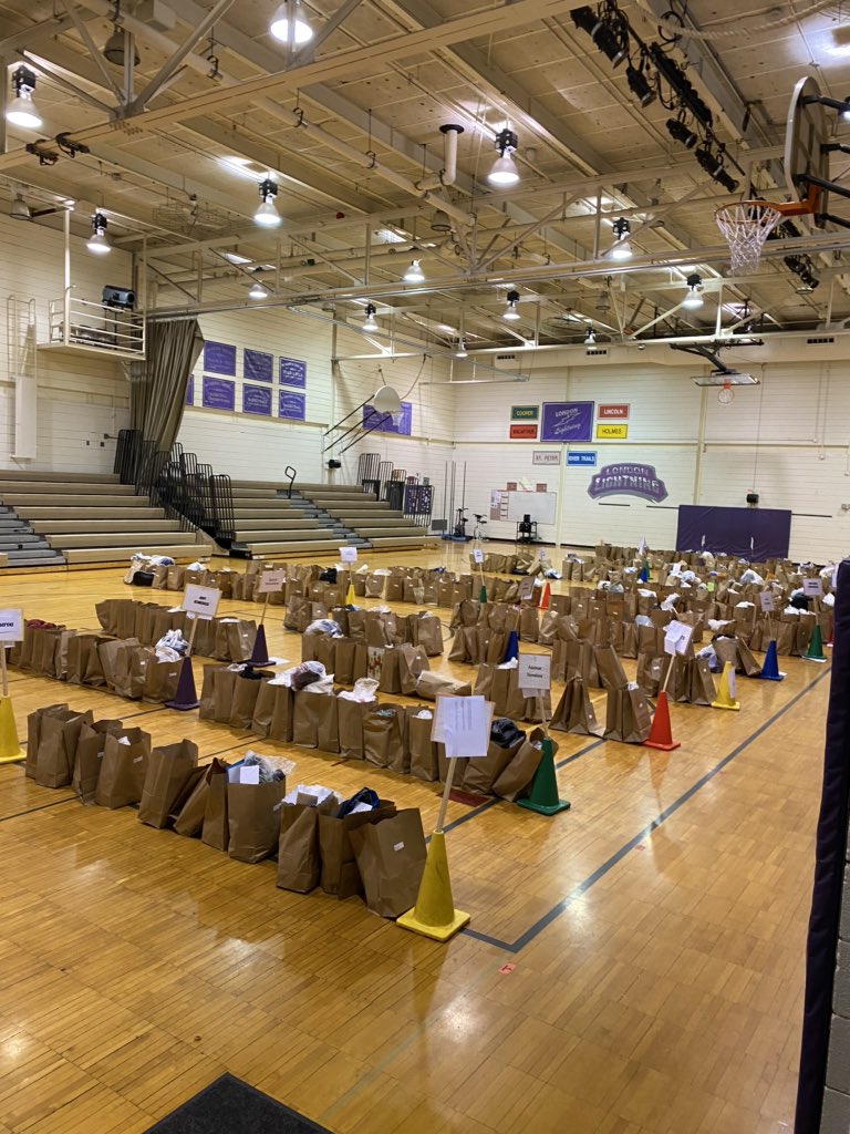 LondonMS_7B's tweet photo. It was great to SEE so many of our 7th graders at student material pick up today. Check the email from Dr. Correa for additional dates/times. We miss you all so much! Stay healthy &amp; safe. @LondonMS_7A @ccsd21london #7thGrade #WeAreLondon #WeAreInThisTogether https://t.co/4clS4WxNDQ
