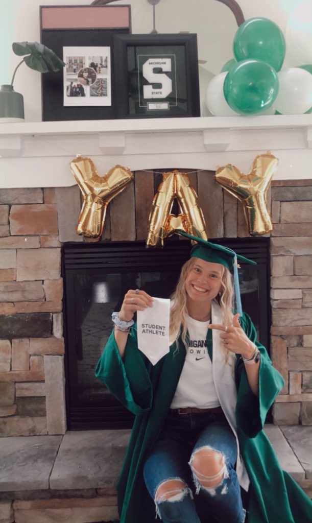 SarahMcarless's tweet photo. So thankful for the past 4 years 💚 #msugrad2020 #StudentAthlete #MSUGrad20👩🏼‍🎓💚 #spartanrowing https://t.co/FR1RoJGrc4