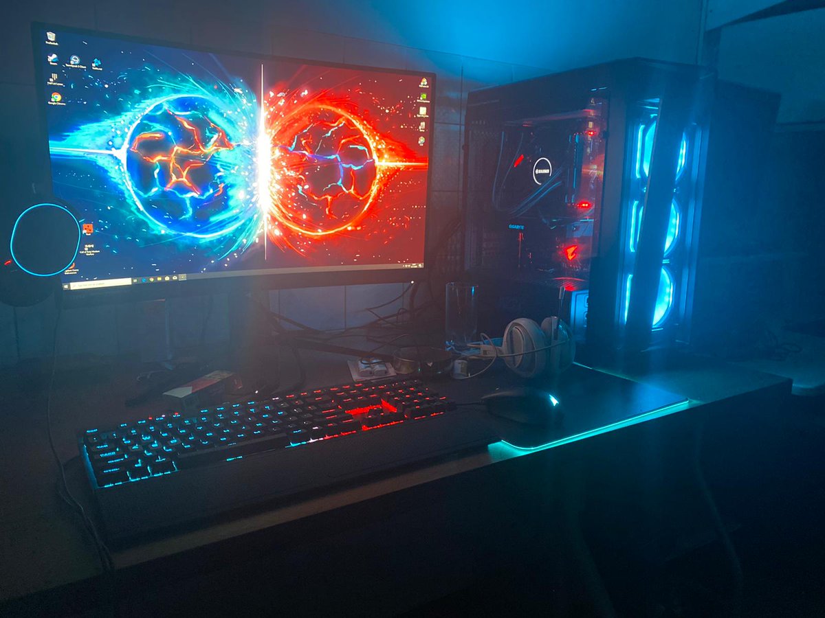 killerkid489's tweet photo. #AsmonSetup Just got all of my setup this week, rate please ( still in progresssss) https://t.co/ju1eWyTlIi