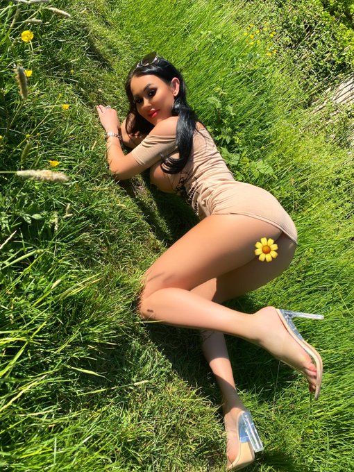 Daffodil or hibiscus? 🌼🌺 https://t.co/nVaVBpfYnR<a href="/tag/inlineskating"class="tags"><span>#inlineskating</span></a><a href="/tag/rollerglamgirl"class="tags"><span>#rollerglamgirl</span></a><a href="/tag/dreamskate"class="tags"><span>#dreamskate</span></a>