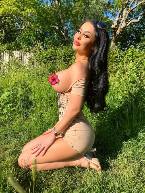 Daffodil or hibiscus? 🌼🌺 https://t.co/nVaVBpfYnR<a href="/tag/gfe"class="tags"><span>#gfe</span></a>