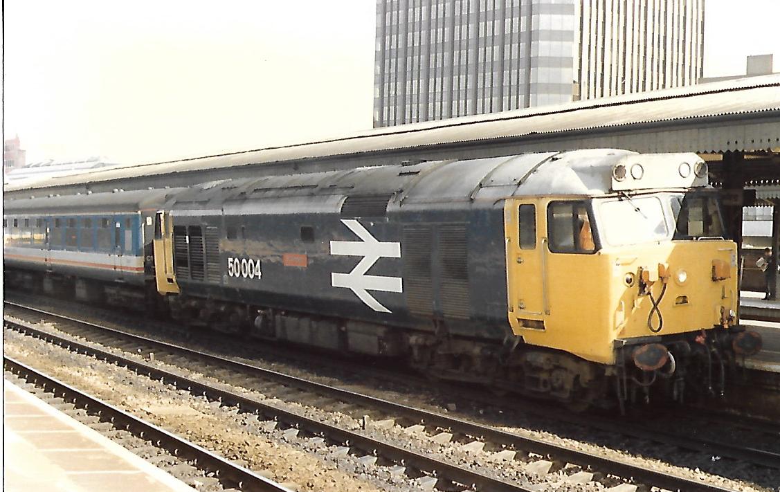 British Rail Class 50 EE Type 4 diesel 50004 'St Vincent' in Large Logo Blue livery. Working the Paddington-Oxford services & calling at Reading 22/4/88. NSE livery Mark 2 coaches behind. #BritishRail #Class50 #Reading #trainspotting #diesels 🤓