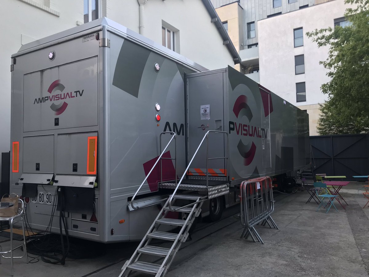 OlivierPajot3's tweet photo. Les รฉquipes techniques du Millenium 2 dโ#Ampvisualtv sont actuellement au #studio107 en direct sur #france2 pour la ยซ grande soirรฉe EUROVISION 2020 ยป transmission #ixilive https://t.co/hzETDapRNf