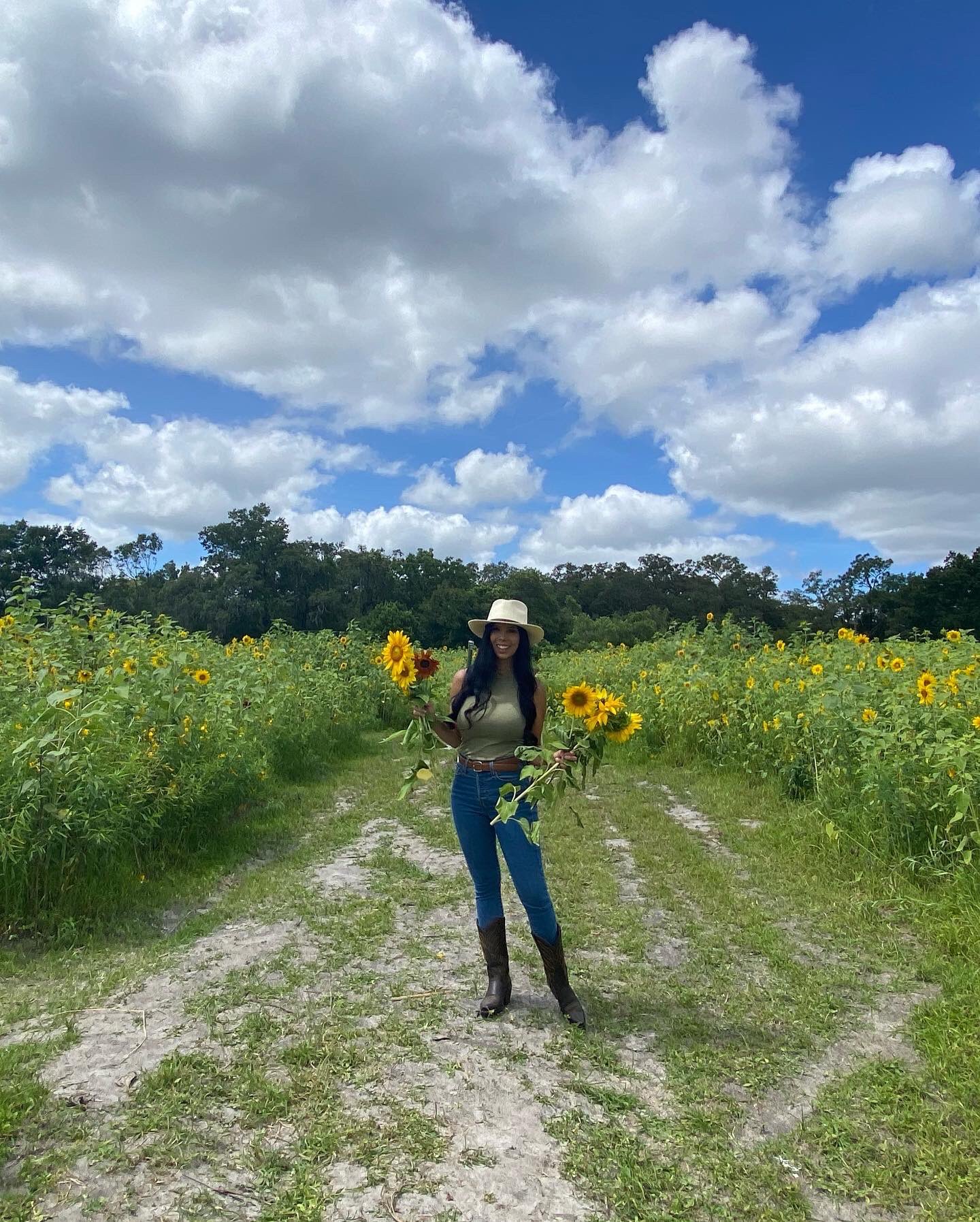 2 pic. Little surprise adventure today 🌻 https://t.co/54NzqNHPmt