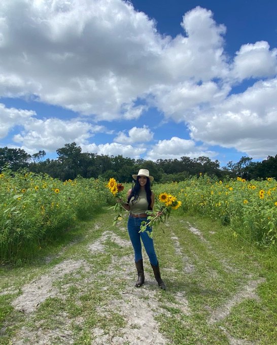 Little surprise adventure today 🌻 https://t.co/54NzqNHPmt<a href="/tag/mondaymood"class="tags"><span>#mondaymood</span></a>