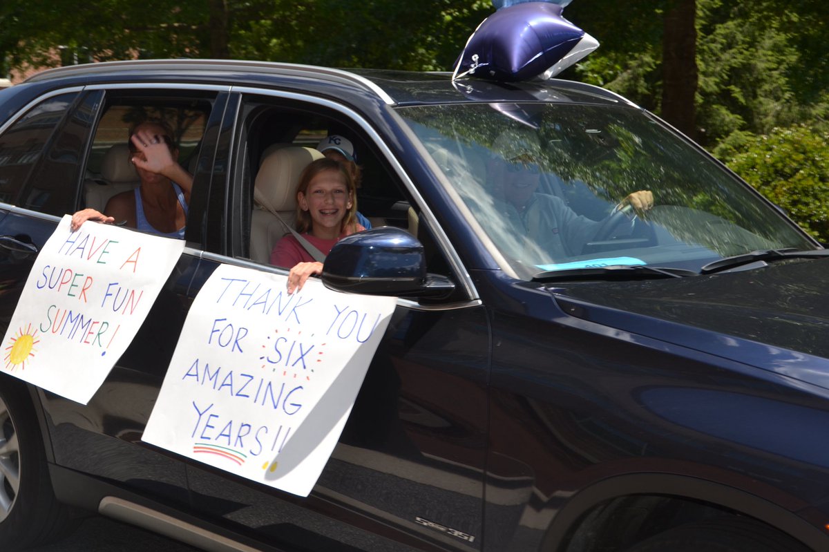 TheLovettSchool's tweet image. Congratulations 5th graders and welcome to Middle School! 

Have a wonderful summer 🦁🎉 #Classof2027 #CarParade