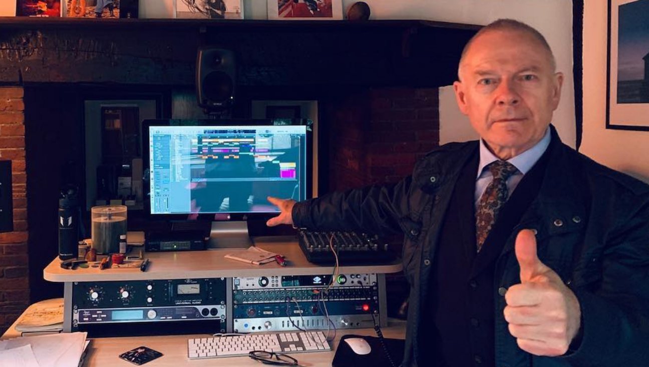 Happy birthday to the Crimson King himself, Robert Fripp. 