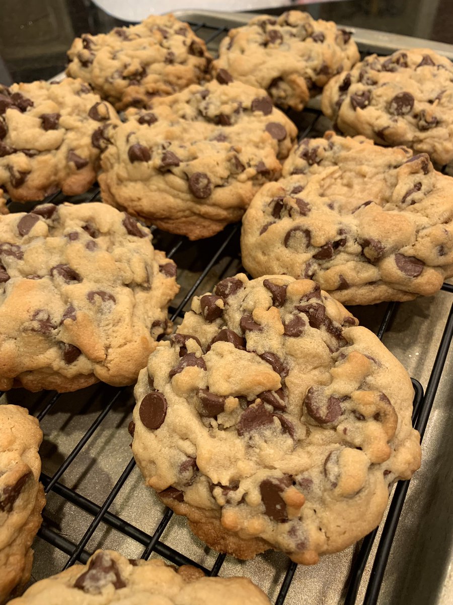 kelzwithaz's tweet photo. Made it all the way to Tulsa with only one cookie casualty. π€¦πΌββοΈ Good thing my mama lives here so I could whip up some rescue cookies! πͺ #cookiesforeveryone https://t.co/lF3LCUTQSh