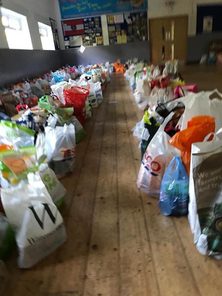 25th Warrington East (St Wilfred’s Grappenhall) Scouts did an amazing job today collecting the generous donations for the Warrington food bank on behalf of <a href="/WarringtonRLFC/">Warrington Wolves</a>. Pics courtesy of Victoria Wilkes who pulled the whole thing together <a href="/CheshireScouts/">Cheshire Scouts</a>