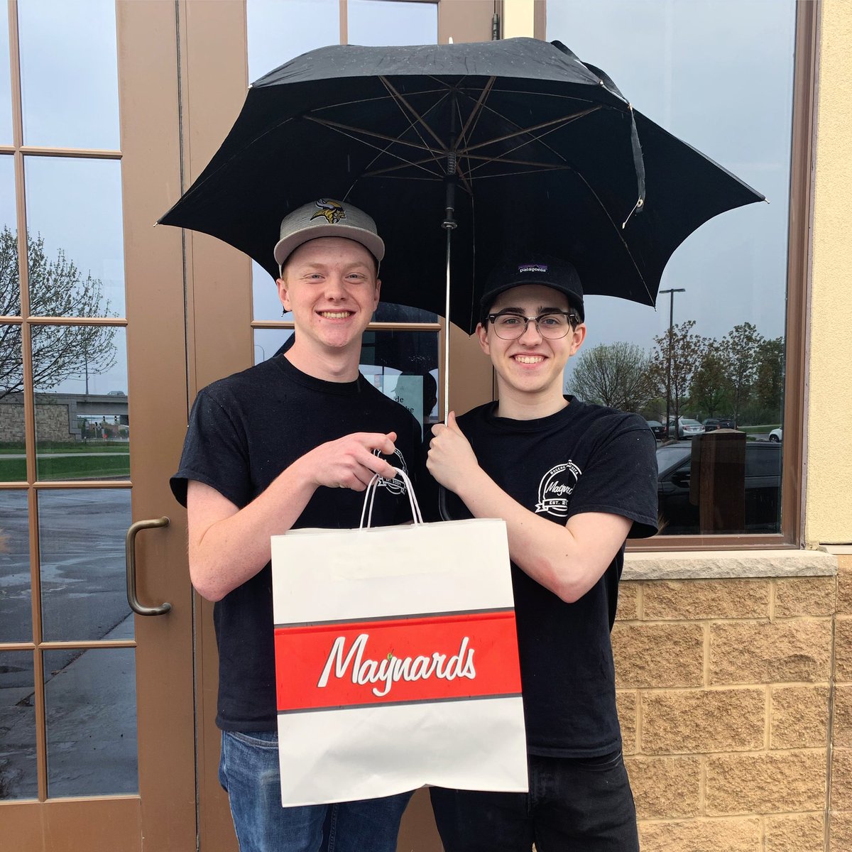 MaynardsRogers's tweet photo. Rain or shine the boys are back in town and nothing is stopping them from getting you your Maynard’s!
☔️🏃🏻🍽
•
•
•
#MaynardsRogers #RainOrShine #Curbside #BoysAreBackInTown #BestiesForTheResties #DylPickles #Austy #BestStaffEVER #ItsFinallyMay #IsItJuneYet #BestBarInTown https://t.co/vgUXd02kXN