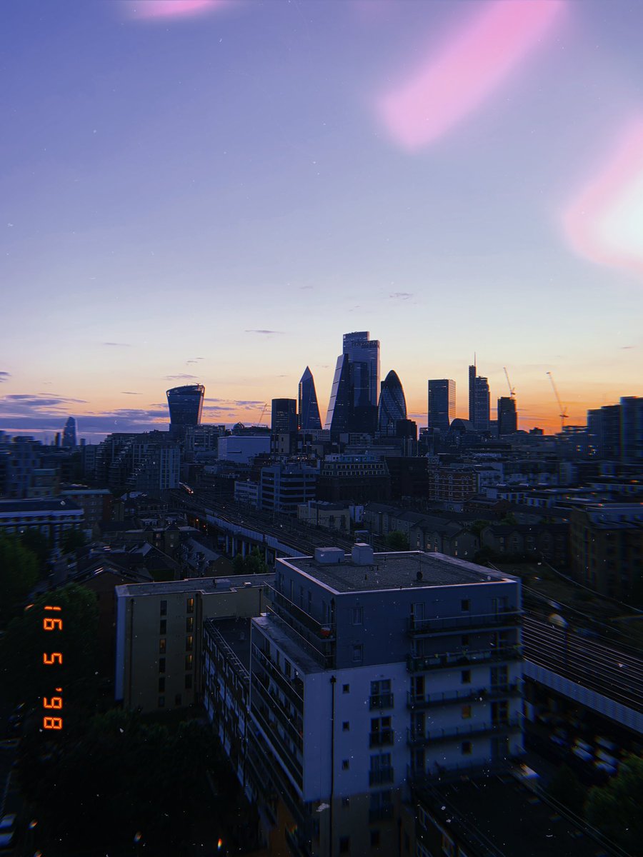 viickyvale's tweet image. My little L.A 🌻

#cityofangels #london