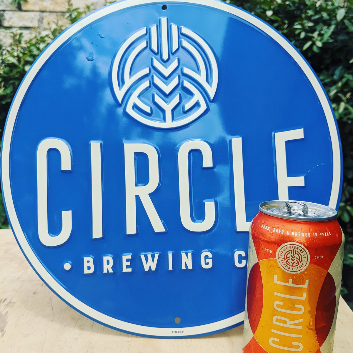 SnowLionBrewing's tweet photo. Another tacker sign for the collection and some delicious hefeweizen from @circlebrew 🍻 Thank you so much for the sign and the beer. Please get out and support your local breweries!
#craftbeer #circlebrewing #circleblur #hefeweizen #tackersigns #craftbeer #austinbeer https://t.co/lQVvcJiEIN