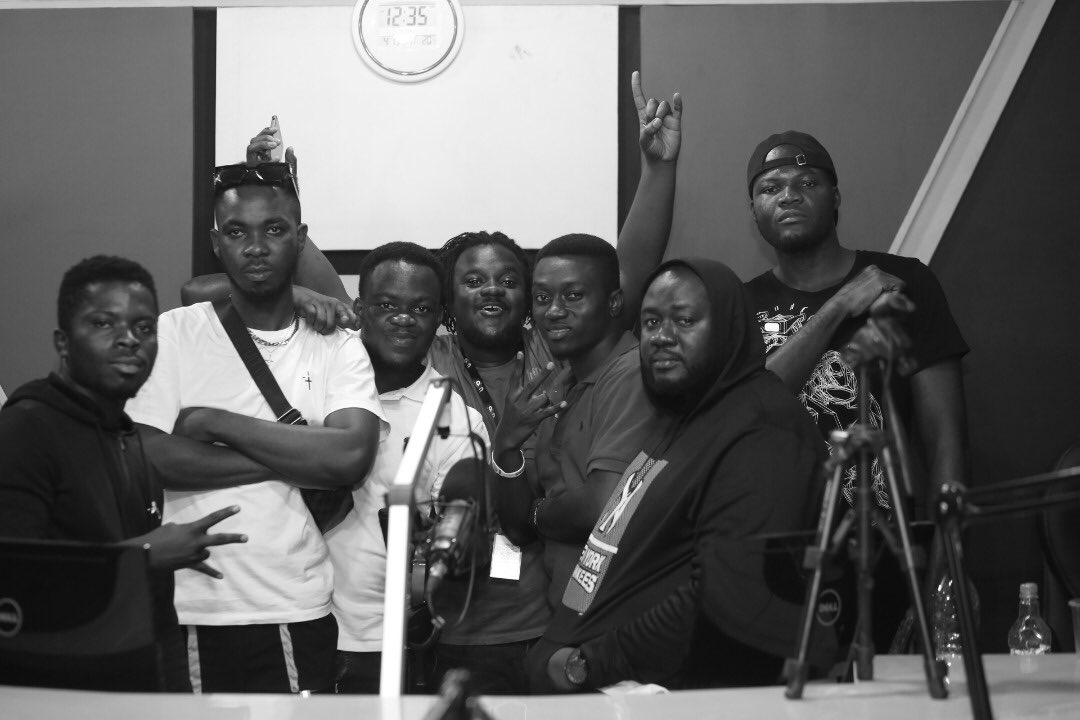 KayBee1_'s tweet image. Whole team inside @Basementbargh Tonight 

#BasementLive @MaseBillion Tigo 🔥🔥🔥🔥🔥🔥🔥🔥🔥🔥🔥🔥🔥

Stay safe out there and tune in to @Pure957fm For some tunes 🔥🔥🔥🔥🔥🔥🔥🔥🔥🔥🔥🔥🔥🔥