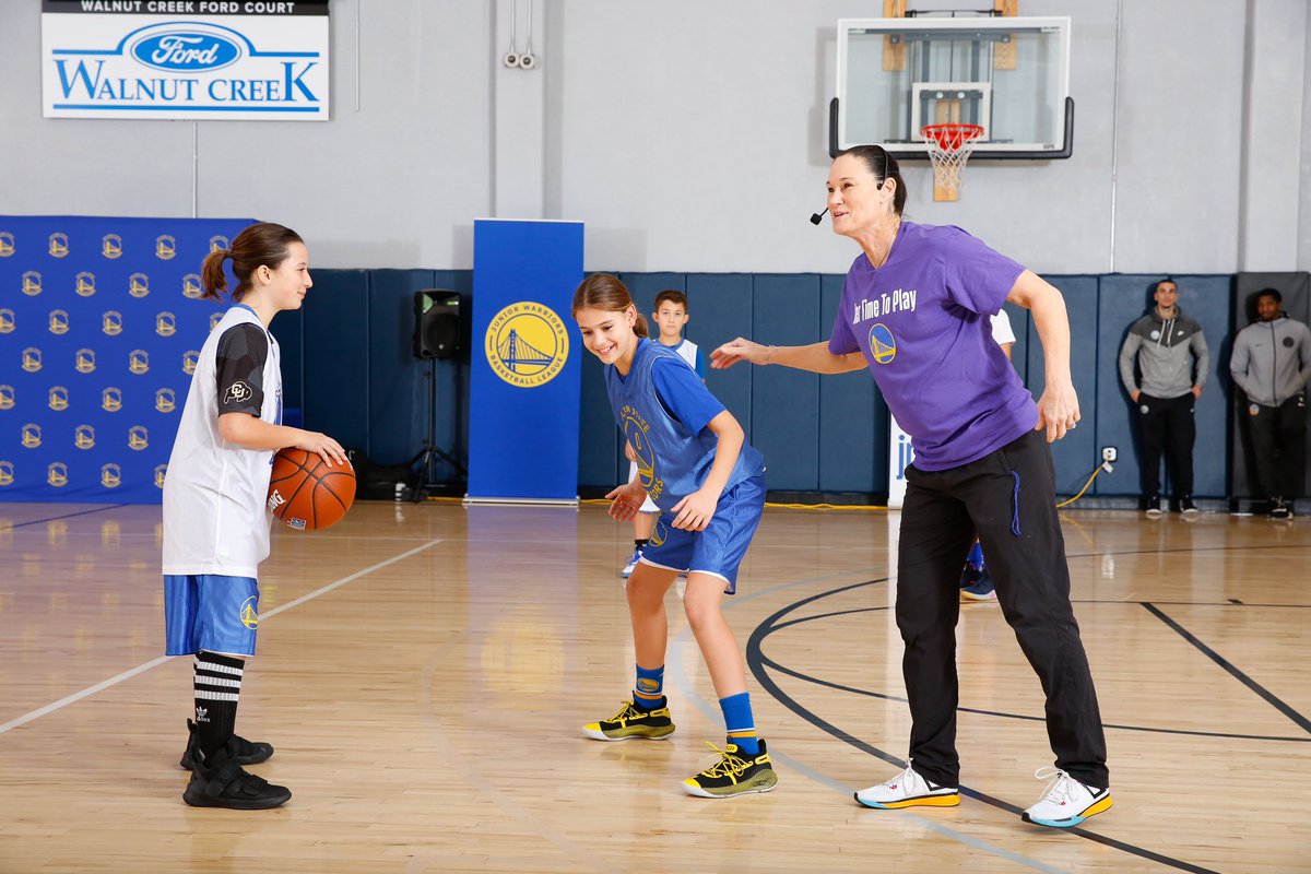 gswacademy's tweet photo. Pushing the game forward & inspiring the next group of female athletes 👏
#HerTimeToPlay x #CoachAppreciationWeek https://t.co/j634bvY0ng