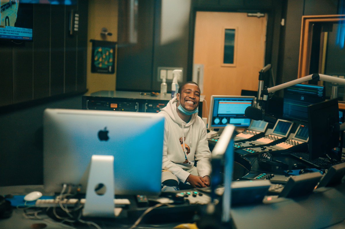 speedstabro's tweet image. Haven’t been feeling too good of late, But my spirits were high today. I had an amazing time on air!! I felt all the love. Thank you ❤️❤️

I’ll catch up with you next week. Same time same place !! 🔥🔥🔥#AbsoluteHipHop 

I’m logging off, This app makes me lose mind smh. 😭🤦🏾‍♂️