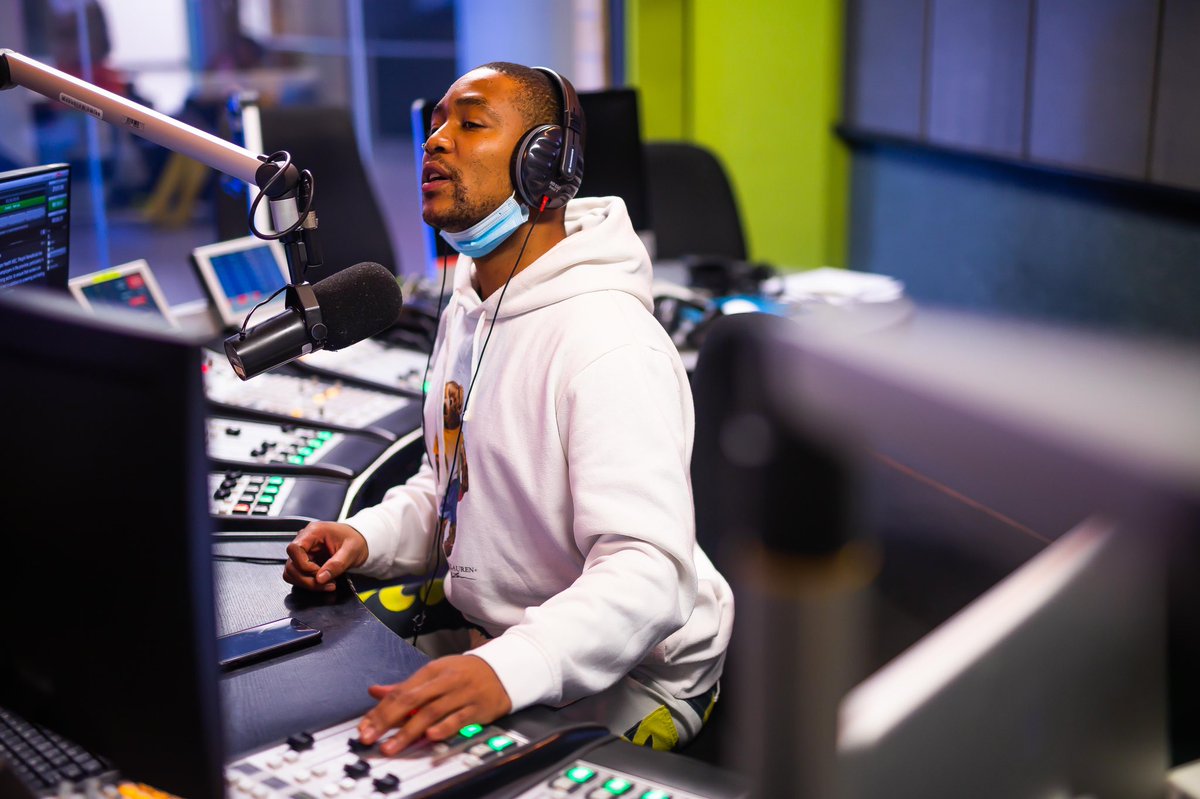 speedstabro's tweet image. Haven’t been feeling too good of late, But my spirits were high today. I had an amazing time on air!! I felt all the love. Thank you ❤️❤️

I’ll catch up with you next week. Same time same place !! 🔥🔥🔥#AbsoluteHipHop 

I’m logging off, This app makes me lose mind smh. 😭🤦🏾‍♂️