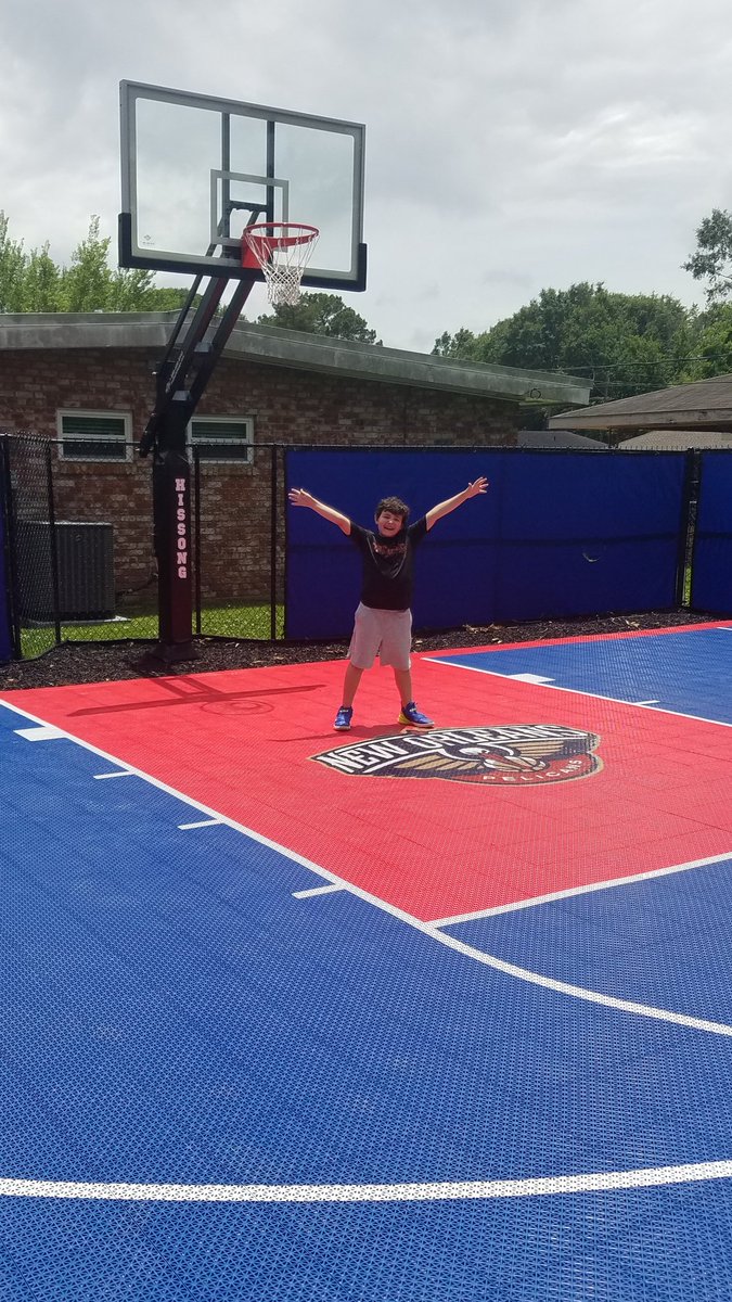 JayDX135's tweet photo. @Zionwilliamson you need some practice during this time?  My son is calling you out.  He'll take it easy on you.  Haha. https://t.co/4fNmMipb42